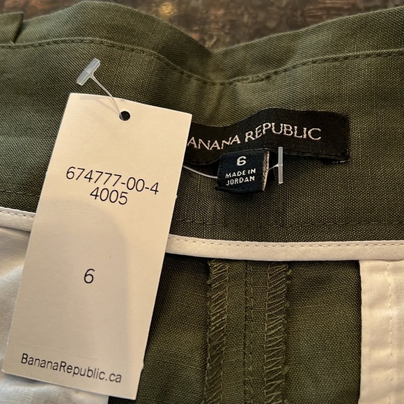Short by banana republic, size 6 olive green - Picture 2 of 3